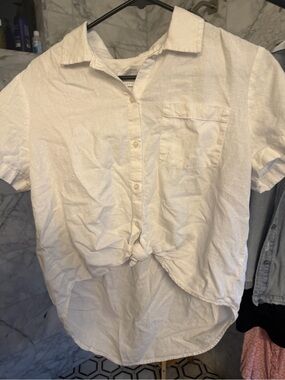 Women’s Short-Sleeve Button-Up Shirt in White
